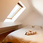 Cozy 1Bdr Topfloor Duplex Flat